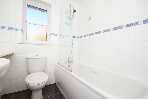 Shower Window Replacement in Pasadena